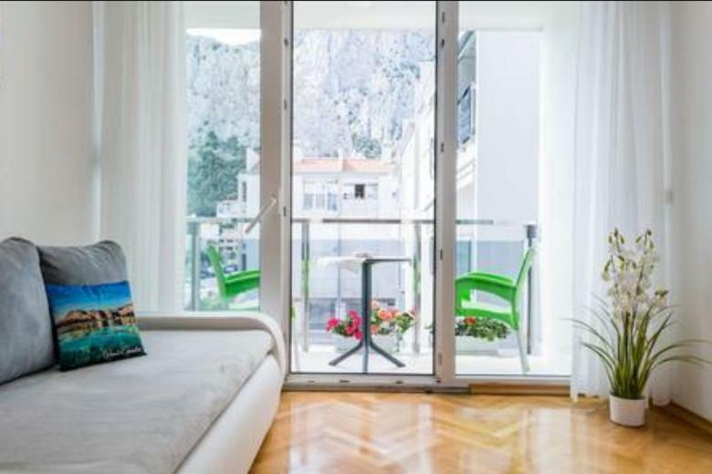Granny Mira Apartment Omis Ngoại thất bức ảnh