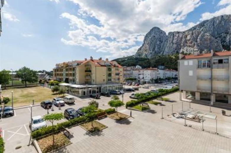 Granny Mira Apartment Omis Ngoại thất bức ảnh